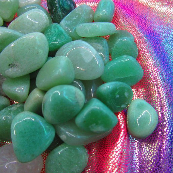 Green Aventurine Tumbled 5 Ounce Grid Set - Picture 5 of 5